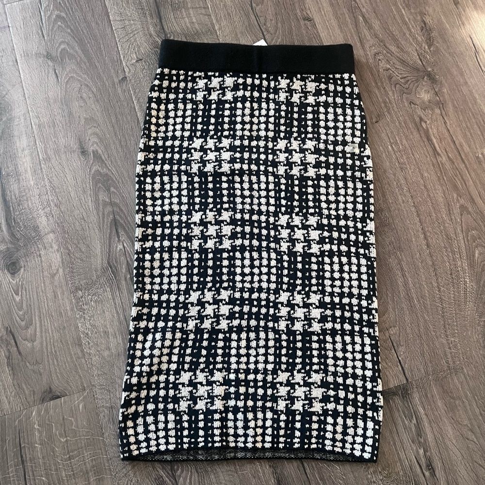 Ann Taylor Long Knit Black/White dress size Small